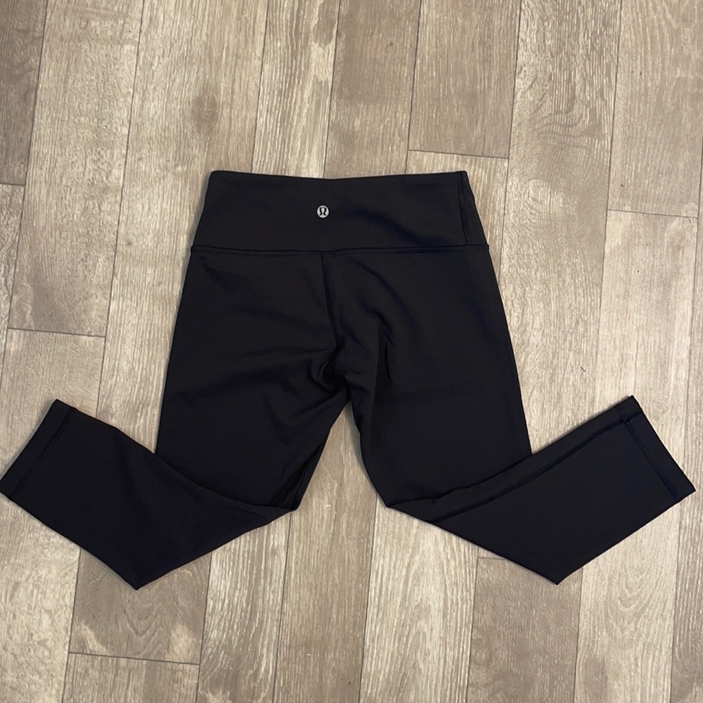 Lululemon - All Black Capri